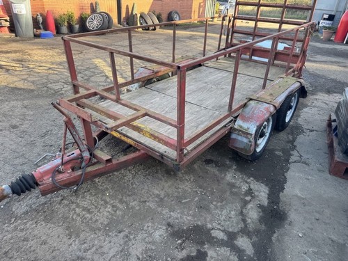 Twin axle plant trailer with - axle,